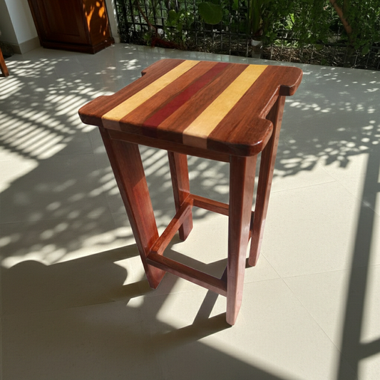 Tabouret bas en Angélique, Simarouba et Amarante