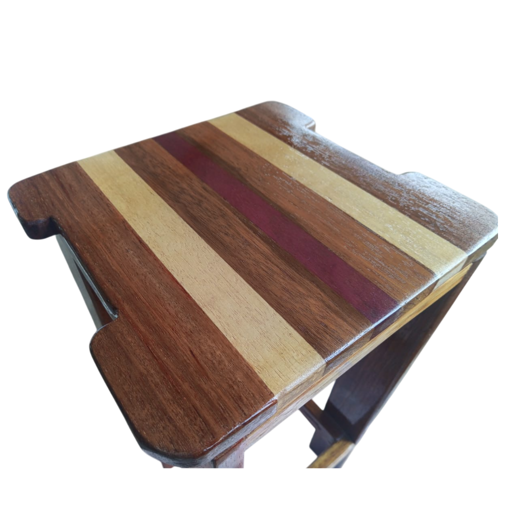 Tabouret bas en Angélique, Simarouba et Amarante